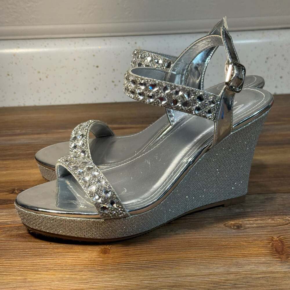 CM Chelsea Moreland Silver Rhinestone Wedge Sandals Woman’s 6.5